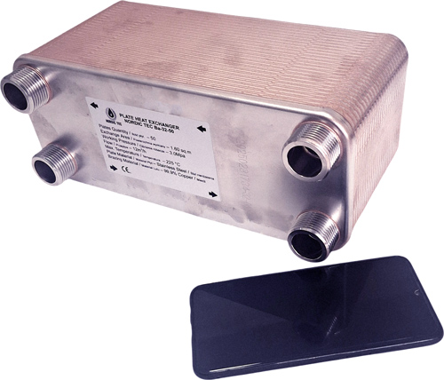 Größe des Wärmetauschers Nordic Tec Ba-32-50 im Vergleich zu einem Telefon